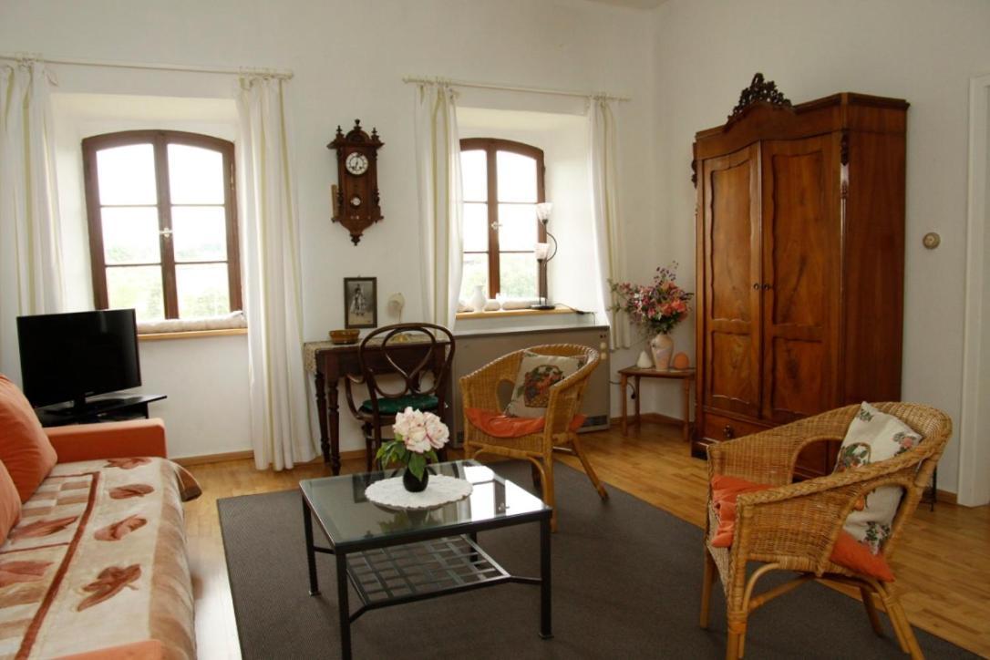 Kapelle - Urlaub Auf Dem Weingut Apartment Maring-Noviand Bagian luar foto