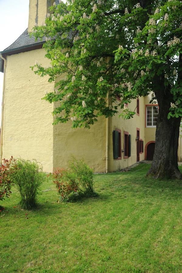 Kapelle - Urlaub Auf Dem Weingut Apartment Maring-Noviand Bagian luar foto