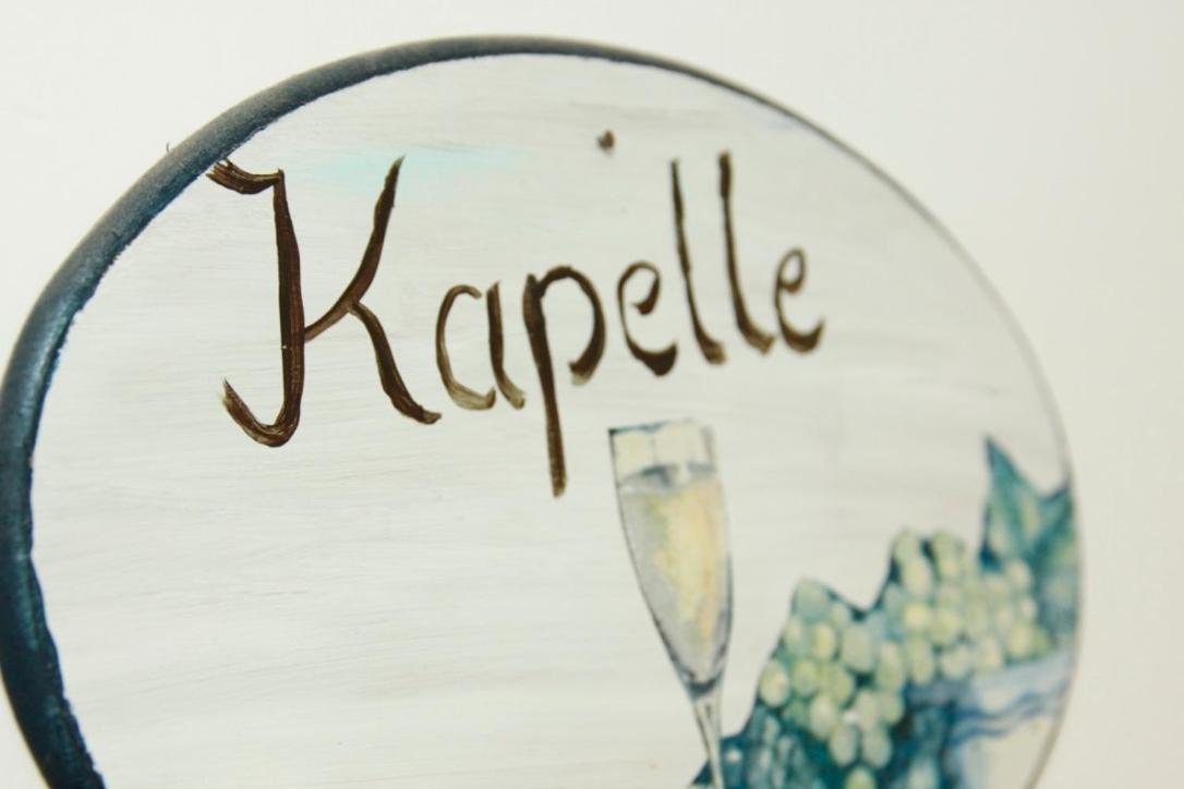 Kapelle - Urlaub Auf Dem Weingut Apartment Maring-Noviand Bagian luar foto